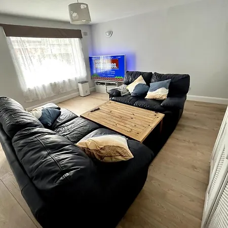 Сasa de vacaciones The Coach House, 3 Beds *